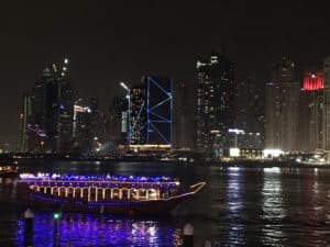 Ужин на лодке Доу по Дубай Марине